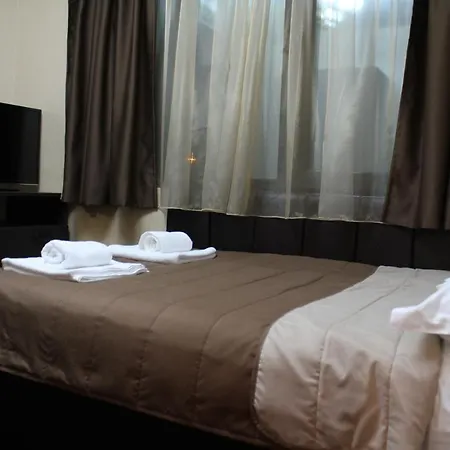 Vrazhdebna Hotel *