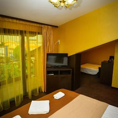 Vrazhdebna Hotel *