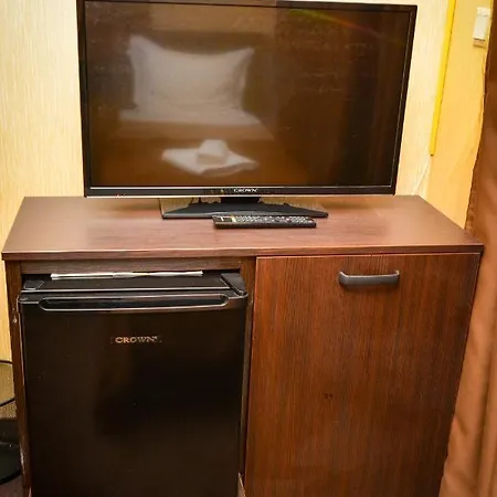 Vrazhdebna Hotell *
