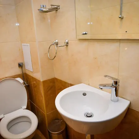 Hotel Vrazhdebna *